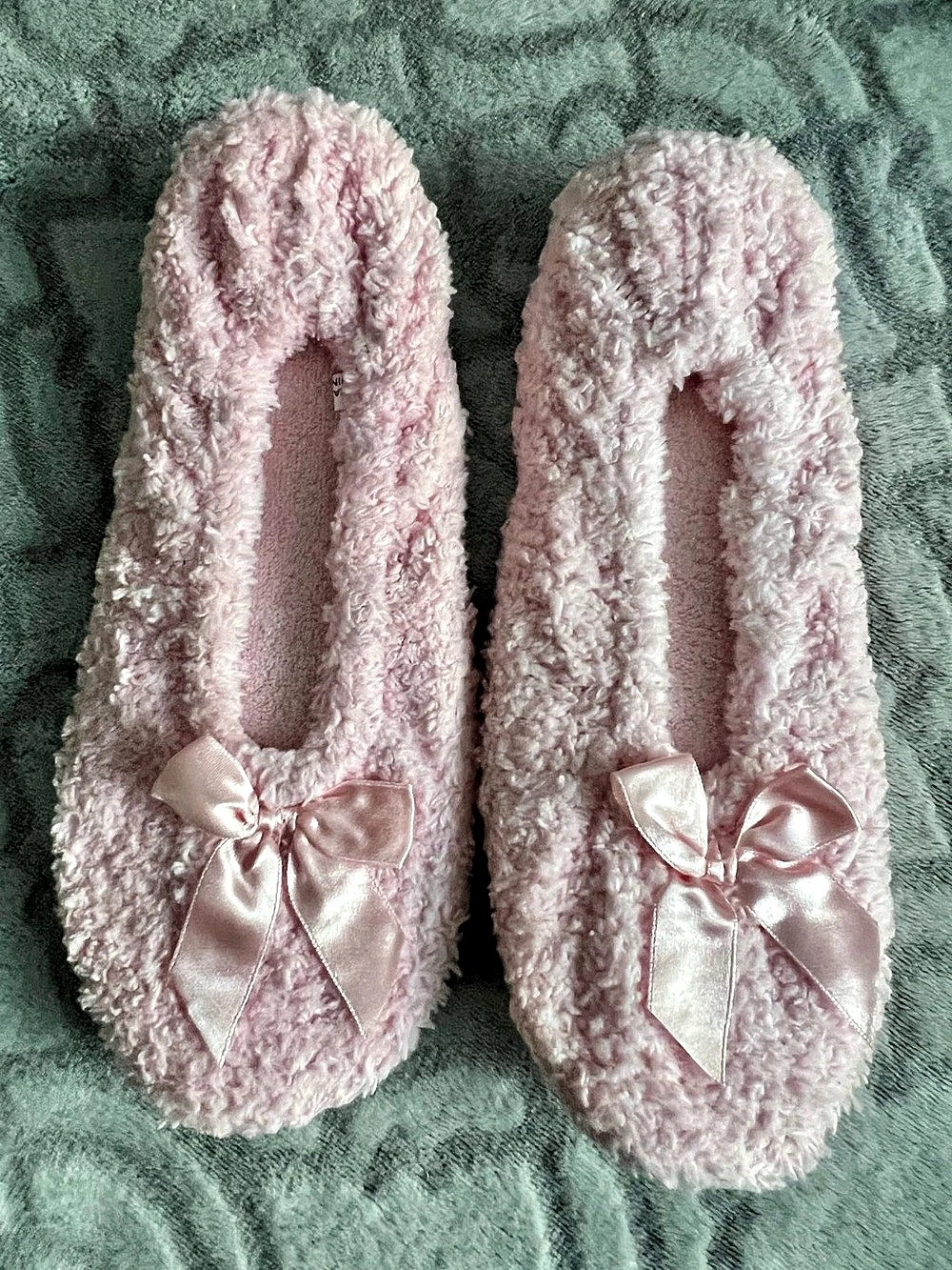 Ashley Taylor Pink Fuzzy Ballet Slippers Satin Bows Large 8–9